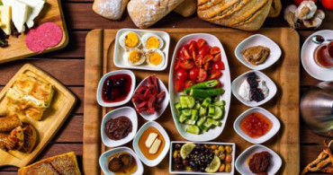 Kahvaltıda Milföyde Yumurta Tarifi