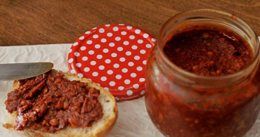 Kahvaltıların Vazgeçilmezi Acuka Nasıl Yapılır? Acuka Tarifi