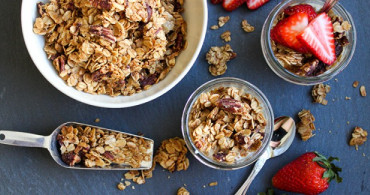 Kahvaltınıza Renk Katan Ev Yapımı Granola Tarifi!
