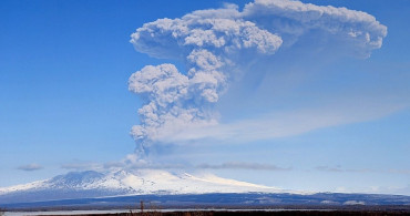 Kamçatka'daki Şiveluç Yanardağı 11 Kilometre Yükseklikte Kül Püskürttü