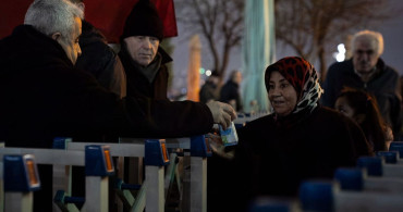 Kandillerde Süt İkram Geleneği Başkent'te Yaşatılıyor