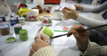 Kanseri Yenen Kadın, Çini ve Seramik Atölyesi ile Hayata Sıkı Sıkıya Tutundu