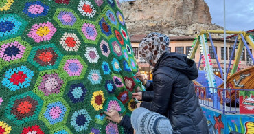 Kapadokya'da Kadınların El Emeği ile Peribacası Maketi Giydirildi