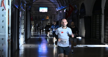 Kapalı Çarşı'da Yılın En Uzun Gecesi Koşusu Yapıldı