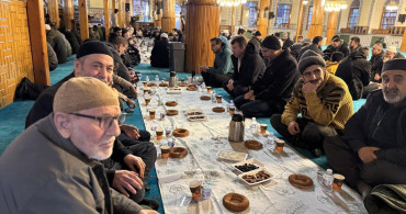 Kapu Camisi'nde Geleneksel Ümmet İftarı