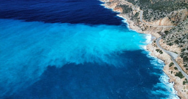 Kaputaş Plajı'nda Yağışın Ardından Farklı Mavi Tonları