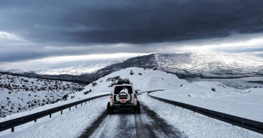 Kar Yağışı 224 Yerleşim Yerinin Yolunu Kapadı