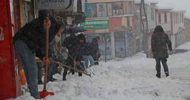 Kar Yağışı Sebebiyle 1147 Yerleşim Yeri Ulaşıma Kapandı