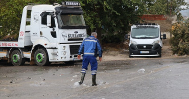 Karabağlar'da Su Borusu Patladı, Mahalleliler Tepkili