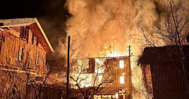 Karabük'te 2 Katlı Ahşap Ev Yangını