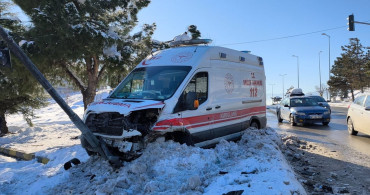 Karabük'te Ambulans Kazası: 2 Sağlık Çalışanı Yaralandı