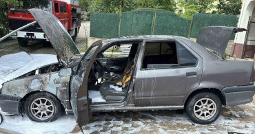 Karabük'te Park Halindeki Otomobilde Yangın Çıktı