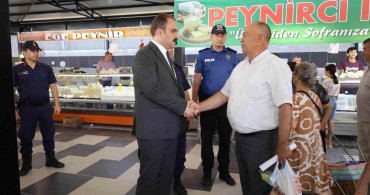 Karacasu kaymakamı İsmail Battal, pazarcı esnafı ve vatandaşlarla buluştu