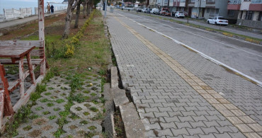 Karadeniz Dalgaları İnebolu Sahilini Tehdit Ediyor