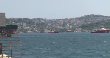 Karadeniz’de dron saldırısına uğrayan tanker İstanbul Boğazı’ndan geçti