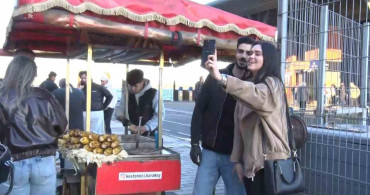 Karaköy'de Turistlerin Gözdesi: Kestaneci Alper Temel