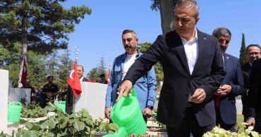 Karaman'da 15 Temmuz'da şehitlikler ziyaret edildi