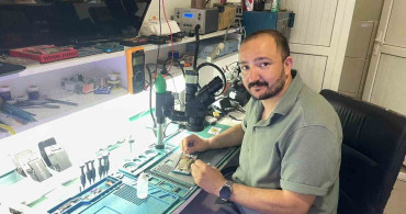 Karaman'da cep telefonunun bataryası değişince alev aldı
