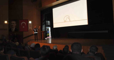 Karaman'da 'En İyi Narkotik Polisi Anne' Semineri Düzenlendi