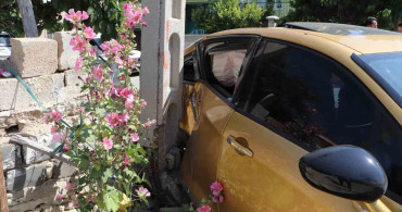 Karaman'da iki otomobilin çarpıştığı kazada 3 kişi yaralandı
