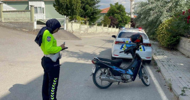Karaman’da motosiklet devrildi, 3 kişi yaralandı
