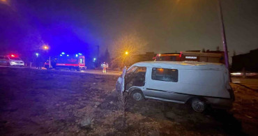 Karaman'da Panelvan Takla Attı, İki Kişi Kurtuldu