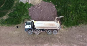 Karaman'da Toprak Yüklü Kamyon Devrildi: 1 Yaralı