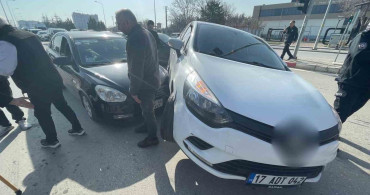 Karaman'da Trafik Kazası: İki Otomobil Çarpıştı