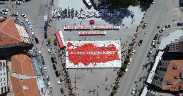 Karaman'da 'Yürüyen Sözlük' Etkinliği Renkli Görüntülerle Gerçekleşti
