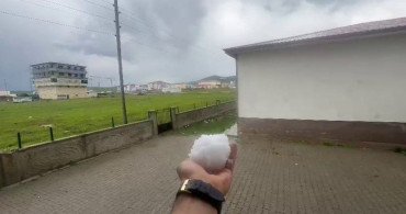 Karayazı'da Beklenmedik Dolu Yağışı