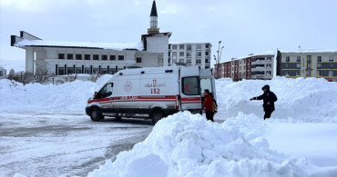 Kardan Mahsur Kalan Anne ve Bebeği Helikopterle Kurtarıldı