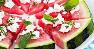 Karpuz Pizza Denediniz mi? Yaz Sıcaklarında İçinizi Ferahlatacak Harika Bir Lezzet