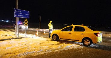 Kars-Göle Karayolu Tır Geçişlerine Kapatıldı