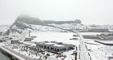 Kars ve Ardahan'da Kar Yağışı ile Sis Yaşamı Olumsuz Etkiliyor
