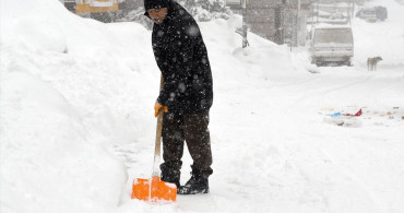 Kars ve Ardahan'da Yoğun Kar Yağışı Etkili Oluyor