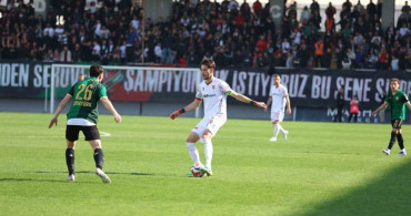 Karşıyaka, Bornova 1877'yi Farklı Geçti