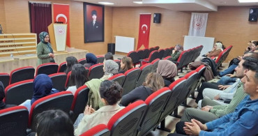 Kars'ta aile ve sosyal hizmetler personeline teknoloji bağımlılığı eğitimi