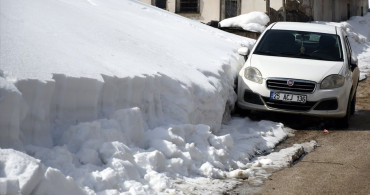 Kars'ta Cadde ve Sokaklarda Kar Temizleme Çalışmaları Başlatıldı