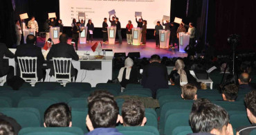 Kars'ta Genç Sanatçılar Yeteneklerini Sergiledi