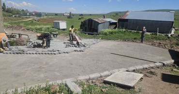Kars’ta iki köy modern yollara kavuşuyor: Kilit parke çalışmaları başladı
