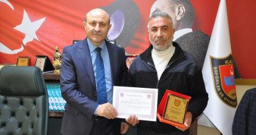 Kars'ta Kahraman Şoföre Teşekkür Plaketi Verildi