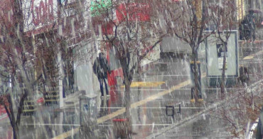 Kars'ta Kar Yağışı Etkili Oluyor