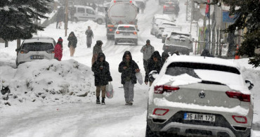 Kars'ta Kar Yağışı Etkisini Sürdürüyor
