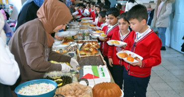 Kars'ta Öğrenci Annelerinden Filistin'e Destek Kermesi