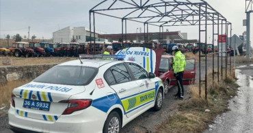 Kars'ta Polisi Ekiplerinden Akü Takviyesi