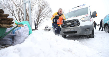 Kars'ta Sağlık Ekiplerinin Karla Mücadele Mücadelesi