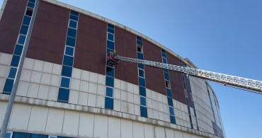 Kars'ta Sağlık Personeli KBRN ve Yangın Tatbikatlarıyla Olası Olaylara Hazırlanıyor