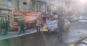 Kars'ta Seyir Halindeki Otomobilde Yangın: Araç Kül Oldu