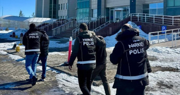 Kars'ta Uyuşturucu Operasyonu: Üç Zanlı Tutuklandı