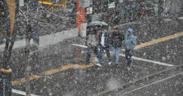 Kars'ta Yoğun Kar Yağışı 33 Köy Yolunu Kapatmış Durumda